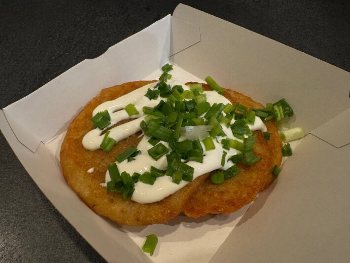 Драники со сметаной и зеленью