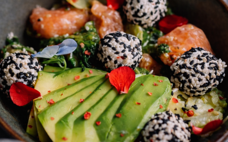 Салат с лососем