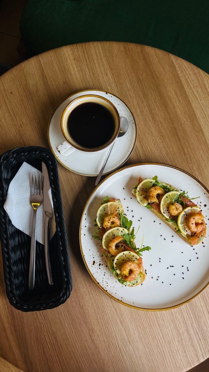 Брускетта с креветками