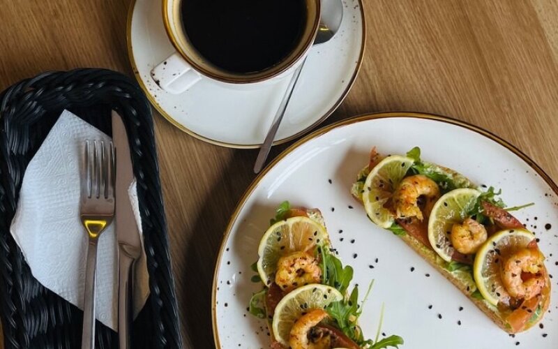 Брускетта с креветками