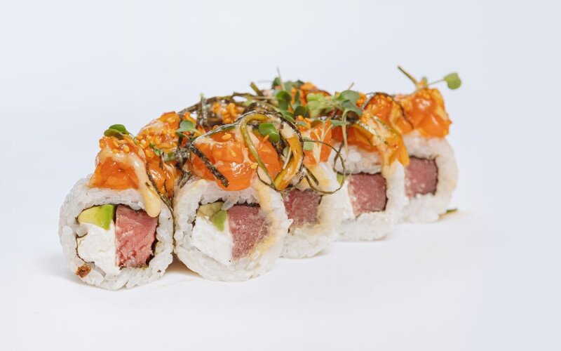 С тартаром из лосося и тунцом