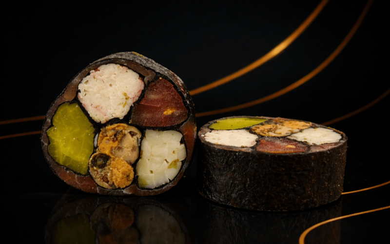 Кето ролл(мидии, креветка, краб) в лососе