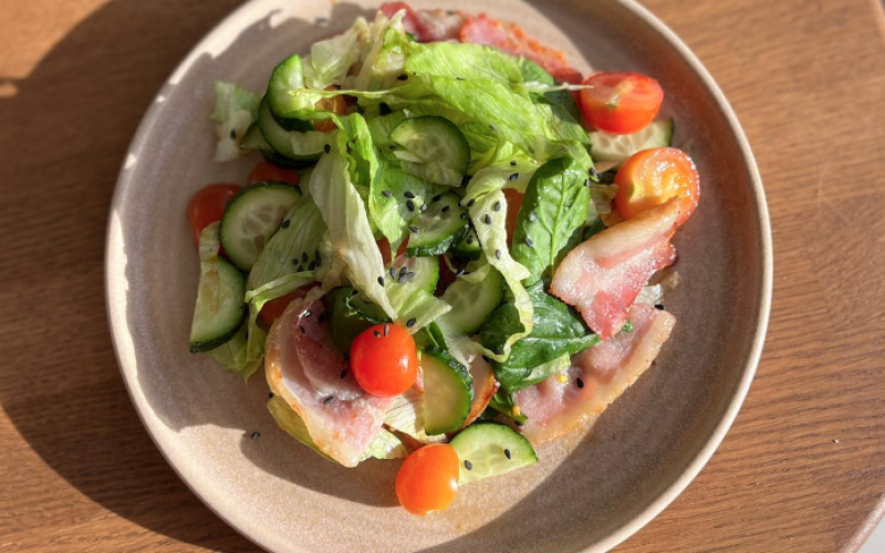 Салат с беконом