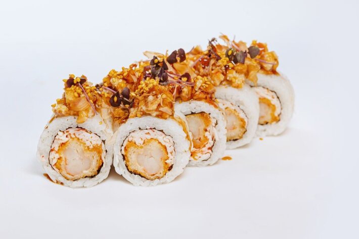 С крабом, креветкой темпура и угрем