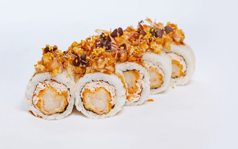 С крабом, креветкой темпура и угрем