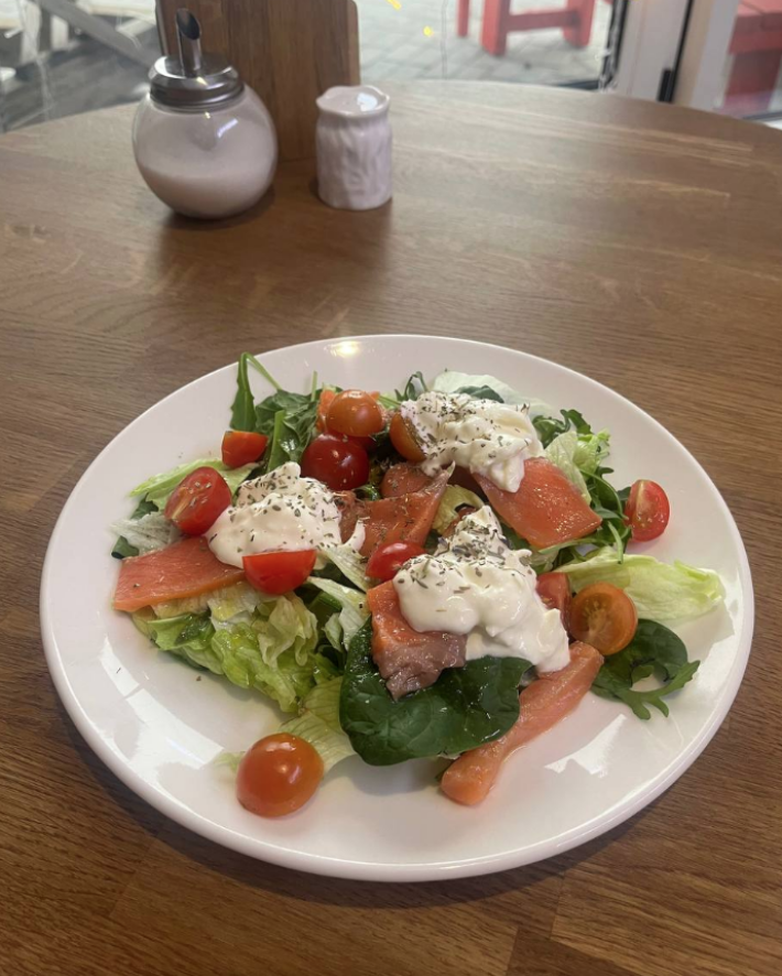 Салат с красной рыбой