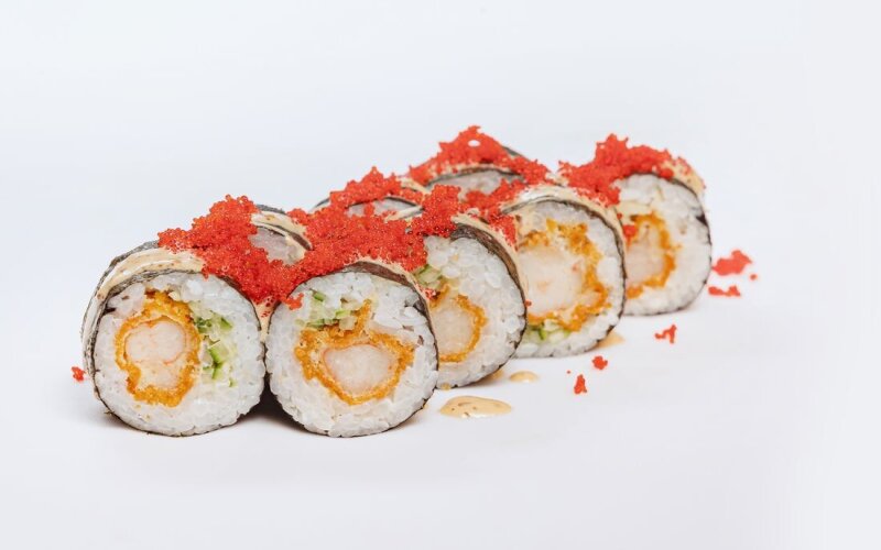 С креветкой темпура и икрой масаго