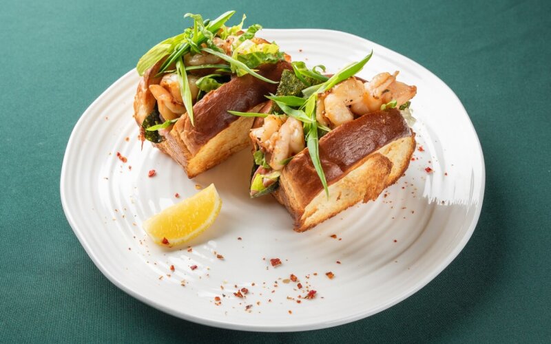 Хот-доги с креветками и пряным майо