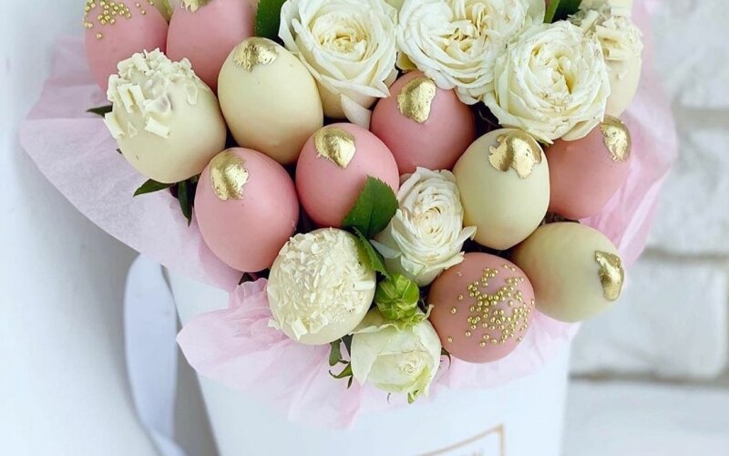 Клубнички и розы