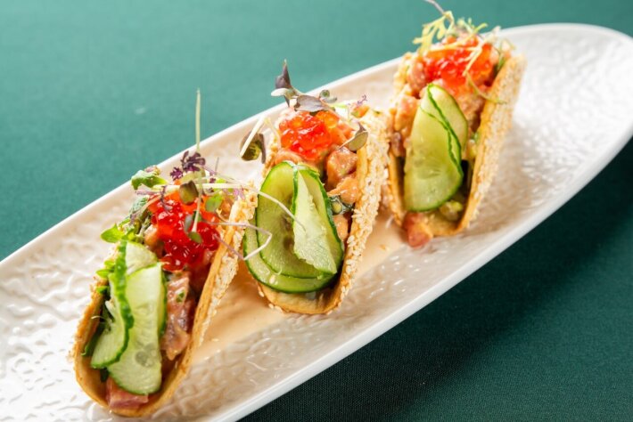 Тако с лососем и свежим тунцом