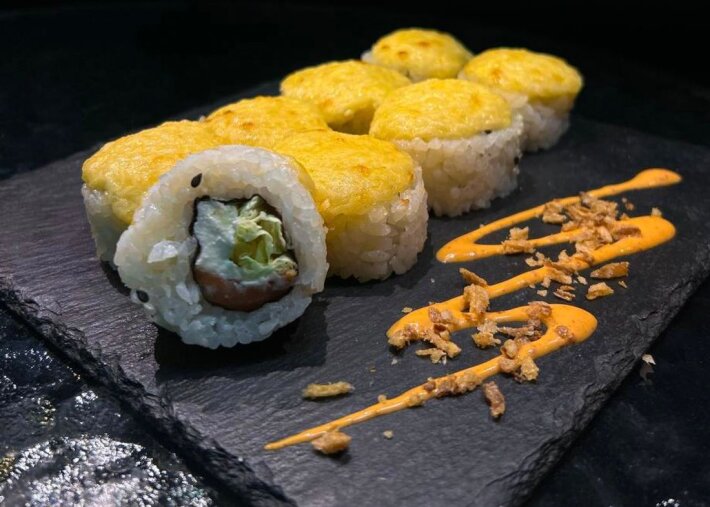 Запеченный ролл «Хот Бриз»