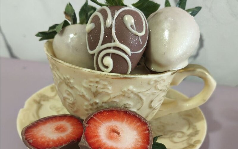 «Чайная пара» с тортом внутри