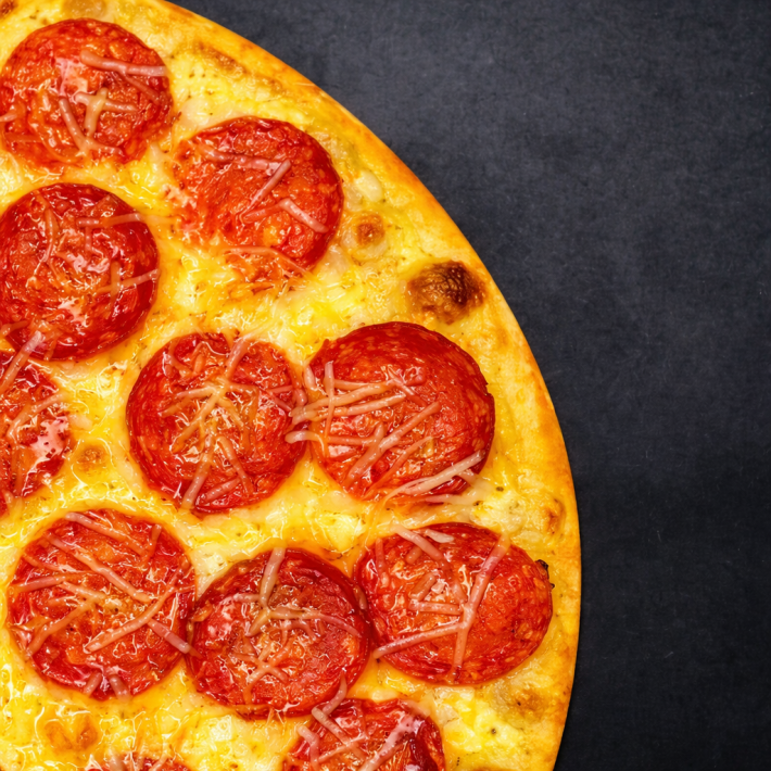 Пицца «Сырная пепперони»