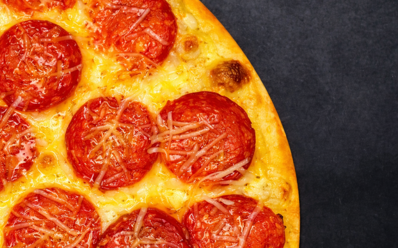 Пицца «Сырная пепперони»