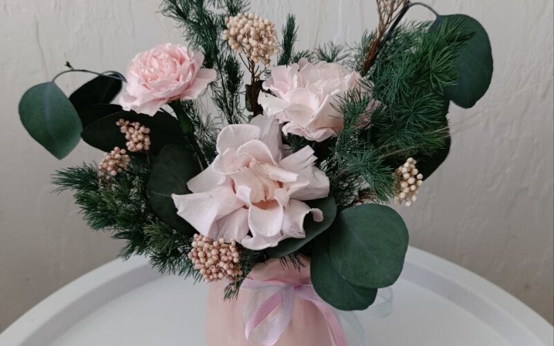 Розы стабилизированные с эвкалиптом