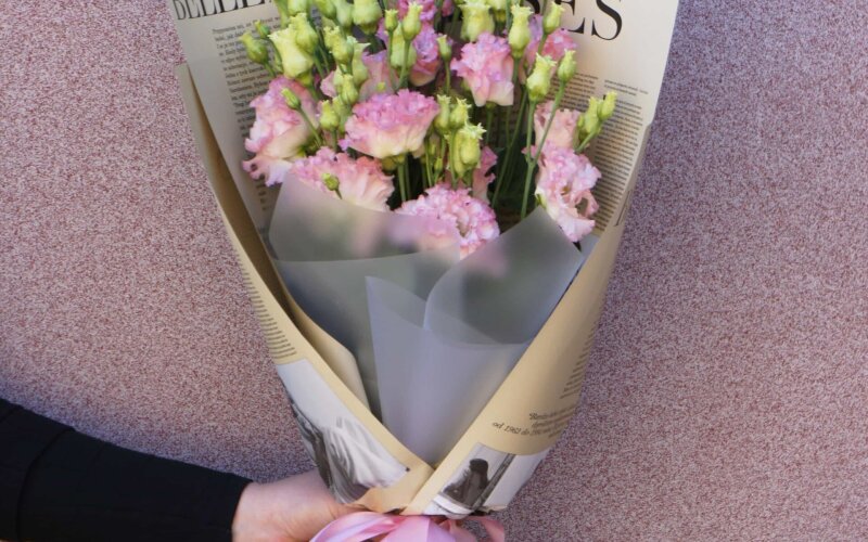 Монобукет из 5 розовых Эустом