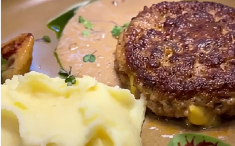 Бифштекс из дичи с кремом из жареного картофеля