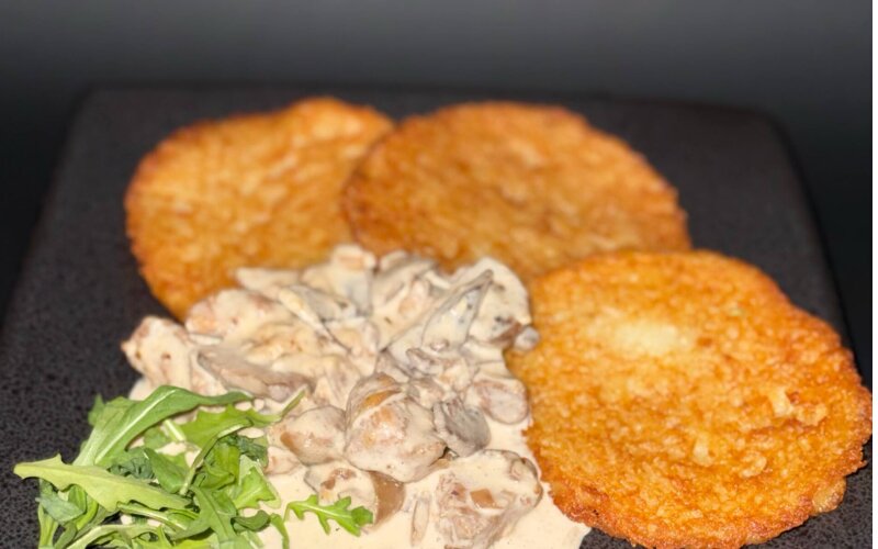 Драники с курицей и грибами