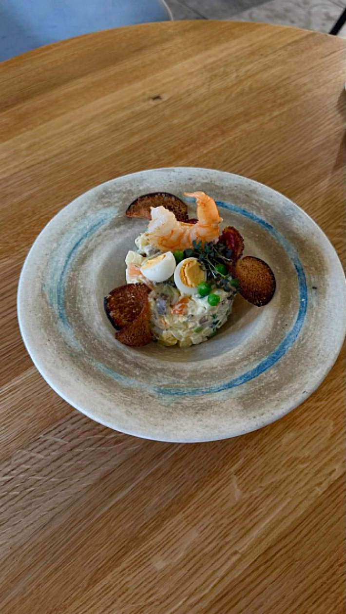 Салат «Оливье» с подкопченным лососем