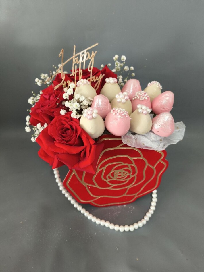 Композиция «Сумка с жемчужной ручкой»