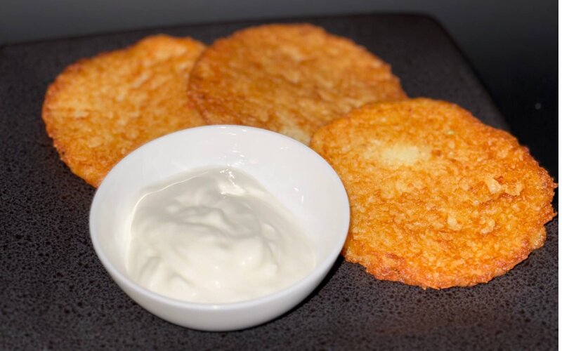 Драники со сметаной