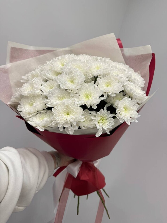Букет из 9 веток кустовой хризантемы в упаковке
