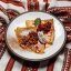 Блинчики с клубникой и шоколадным соусом