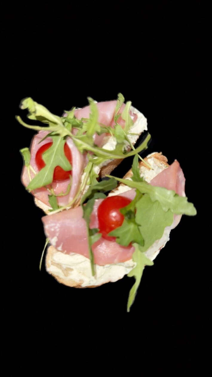 Брускетты с вяленым мясом