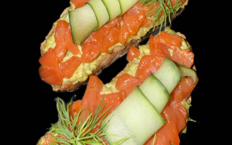 Брускетты с красной рыбой