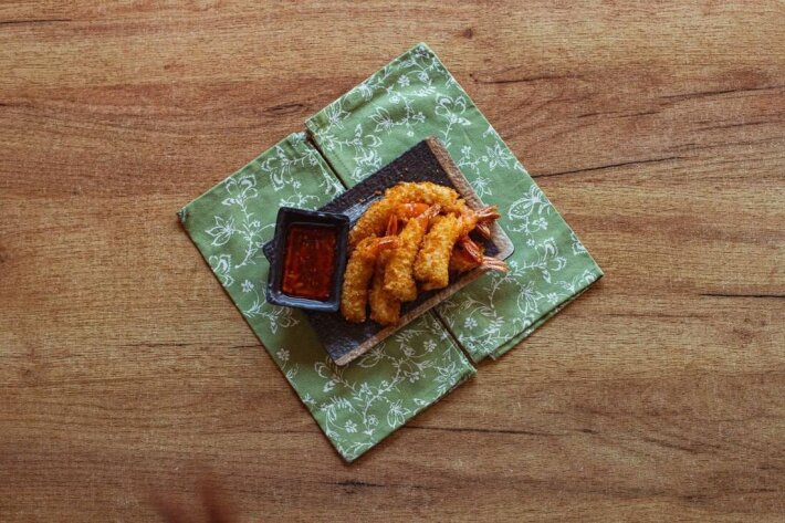 Креветки темпура с соусом