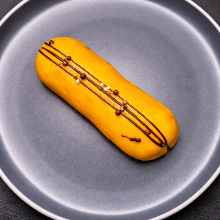 Эклер манго-маракуйя