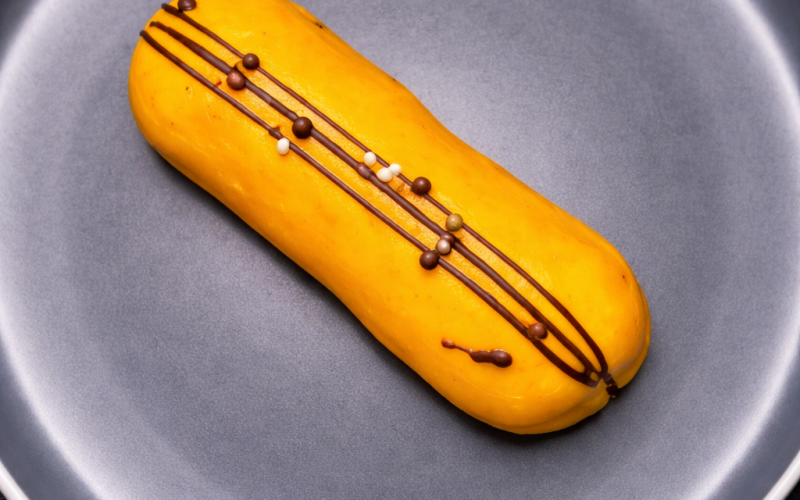 Эклер манго-маракуйя