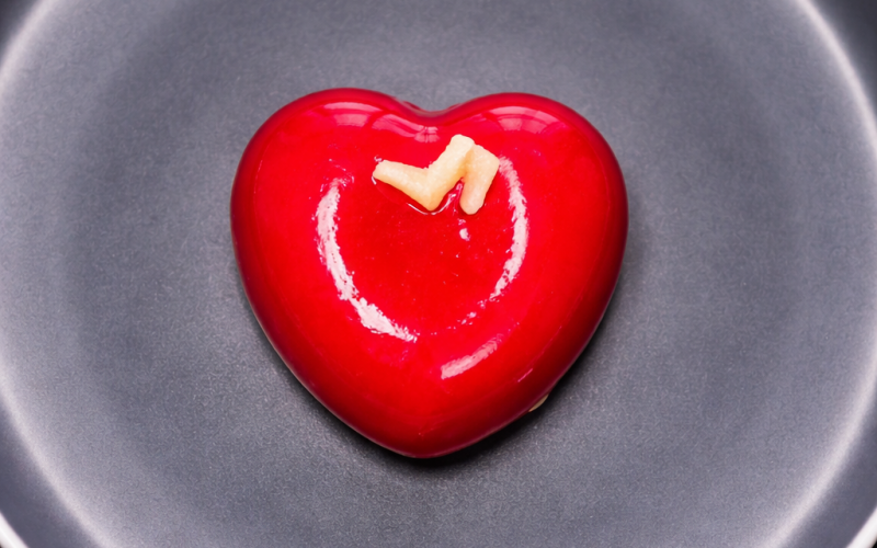 Десерт сердце «Love is» клубника-банан