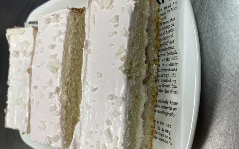 Пирожное Клубника -Маракуйя