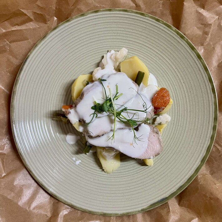 Куриное филе в кунжутной панировке с кисло-сладким соусом