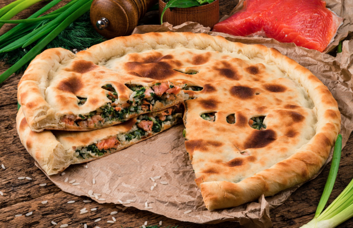 Осетинский пирог с форелью, шпинатом и сыром «Моцарелла»