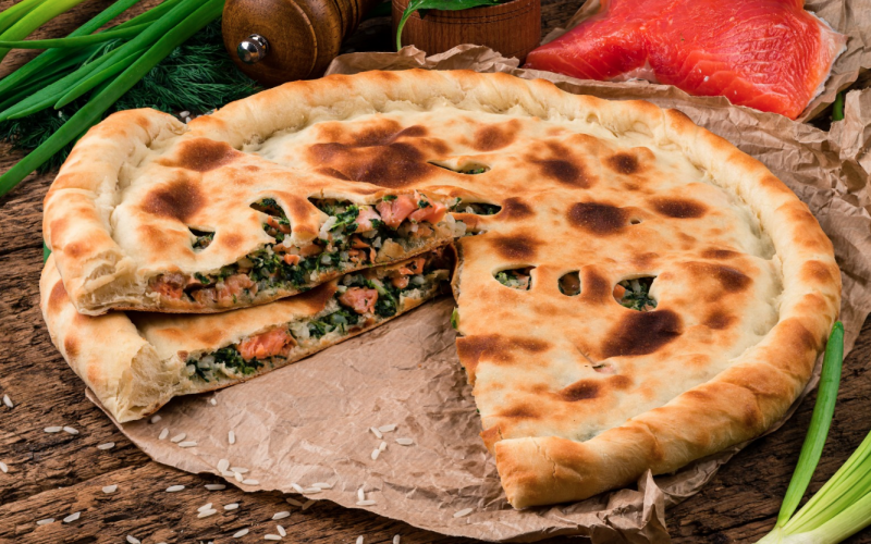 Осетинский пирог с форелью, шпинатом и сыром «Моцарелла»