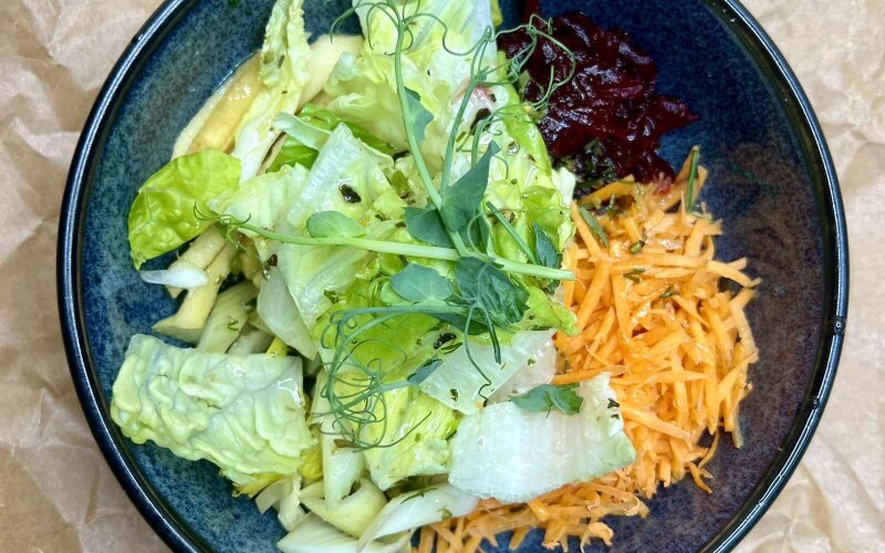 Витаминный салат с сельдереем