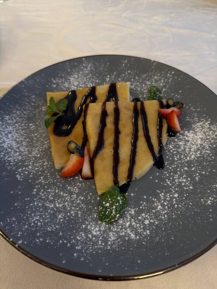 Блинчики с ягодным топпингом