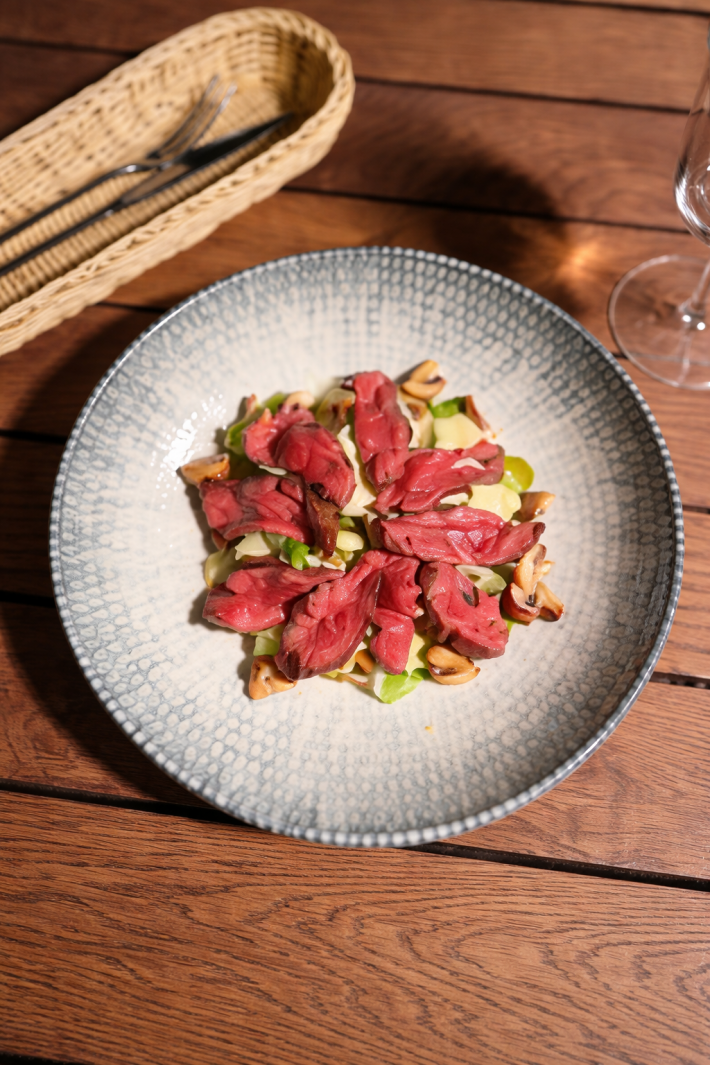 Салат с ростбифом