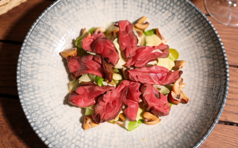 Салат с ростбифом