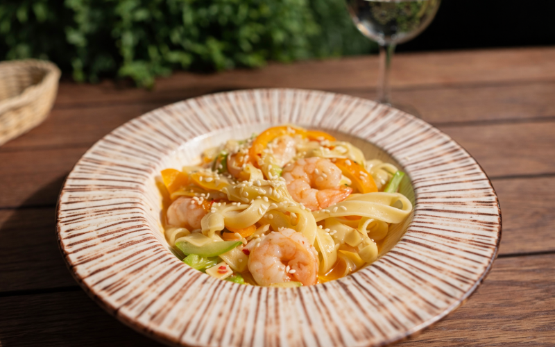 Спагетти с креветками в соусе «Сладкий чили»