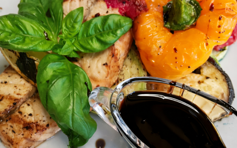 Медальоны из свинины с печёным бататом