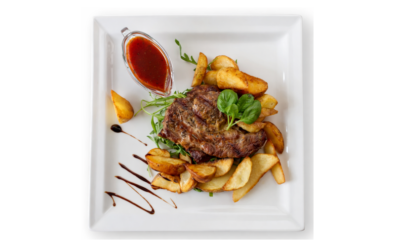 Стейк из свиной шеи с запеченным картофелем и кисло-сладким  соусом