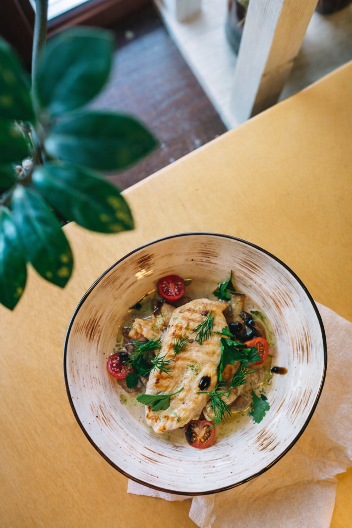 Филе цыпленка в сливочно-грибном соусе