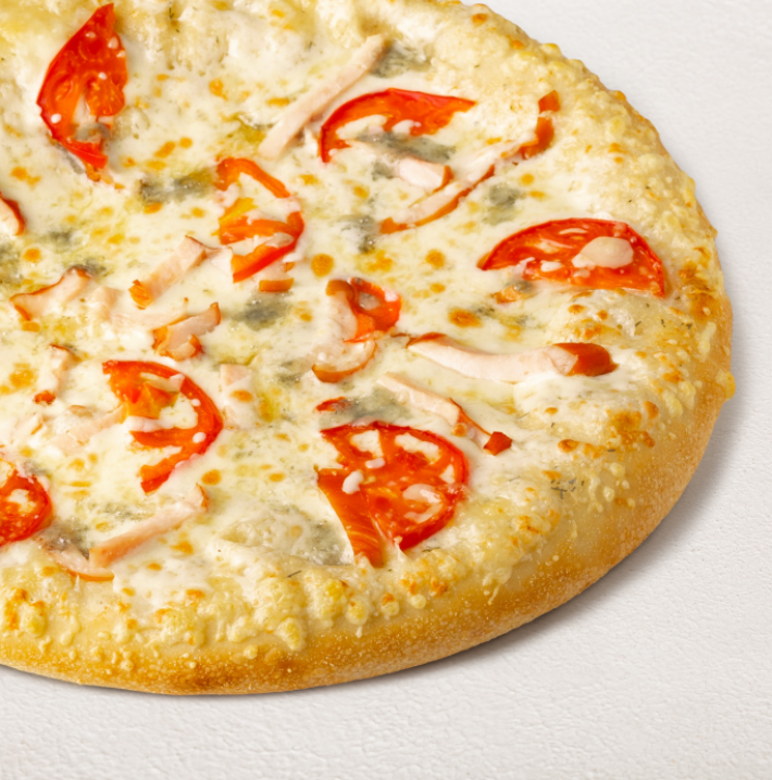 Пицца «Сырная с цыпленком» на тонком тесте
