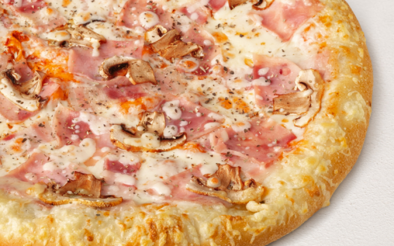 Пицца «Мясная с грибами» на пышном тесте