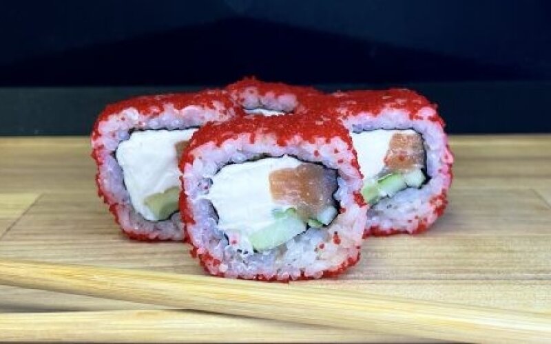 Ролл «Калифорния с лососем»