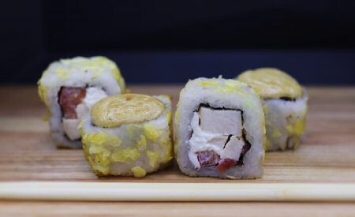 Запечённый ролл «Цезарь»