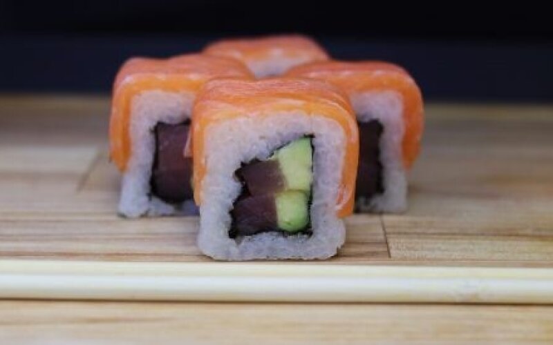 Ролл «Магура» с форелью